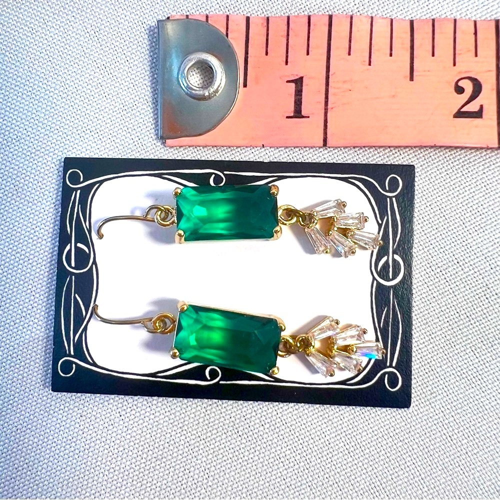 Emerald Green Gold Tone Earrings with Faux Green Emeralds NEW WITH TAGS/BOX - Picture 11 of 13